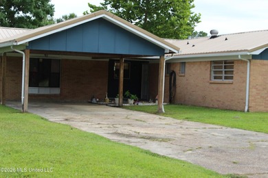 Welcome home to this charming 3 bedroom, 2 bathroom property - photo 4