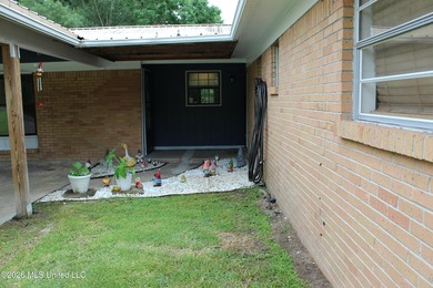 Welcome home to this charming 3 bedroom, 2 bathroom property - photo 8