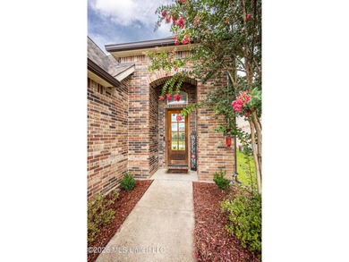 WELCOME HOME! This beautifully maintained home in the heart of - photo 4