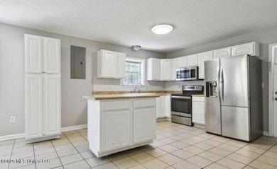 Charming 3-Bedroom Home Near Downtown Bay St. Louis! Nestled in - photo 9
