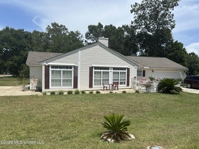 Beautifully maintained and updated home in high and dry area - photo 2