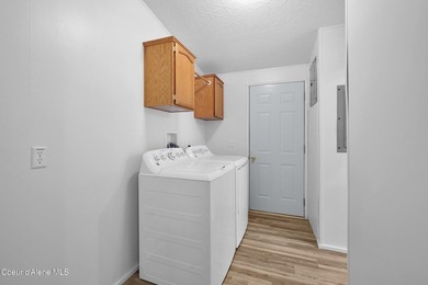 Enjoy peaceful Priest Lake living in this charming, newly - photo 18