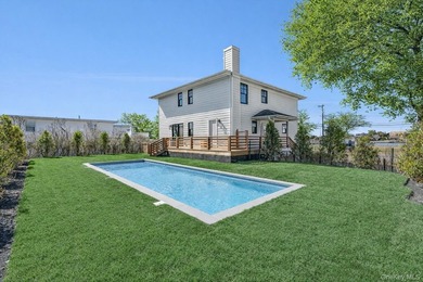 Perfectly positioned just moments from the heart of Westhampton - photo 19