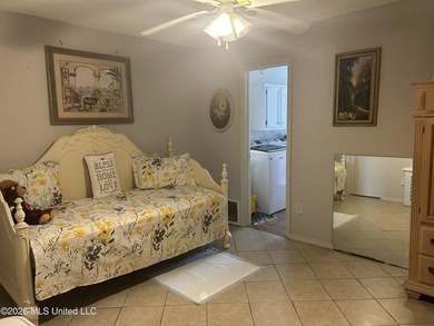 Beautifully maintained and updated home in high and dry area - photo 10
