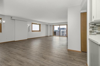 Soaring above the city on the 23rd floor, this refined 2-bedroom - photo 4