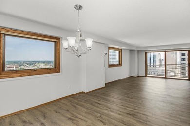 Soaring above the city on the 23rd floor, this refined 2-bedroom - photo 6