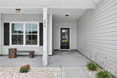 Almost new and waiting for you! four bedrooms? check, 2 baths - photo 3