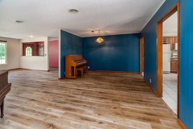 If you're looking for a spacious home with privacy, large rooms - photo 6