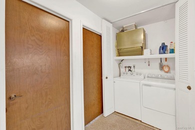 Welcome to this sun-filled spacious 2-bedroom, 1-bath residence - photo 11