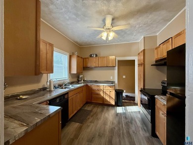 Charming residential property within a commercial lot, ideal for - photo 11