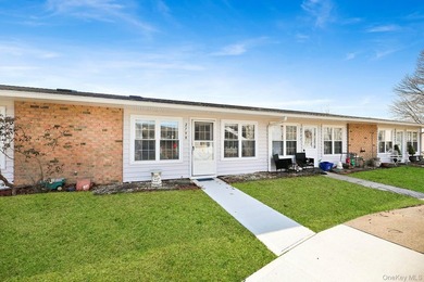 Welcome to this sun-filled spacious 2-bedroom, 1-bath residence - photo 12