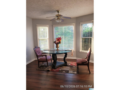 Are you looking for a spacious and flexible layout perfect for - photo 5
