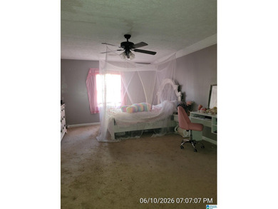Are you looking for a spacious and flexible layout perfect for - photo 9