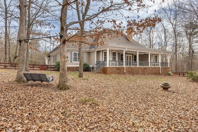Mountain Retreat - Nestled upon 3.75 acres of wooded privacy - photo 11