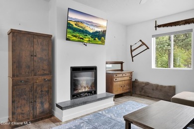 Your Priest Lake getaway awaits! Built just six years ago, this - photo 11