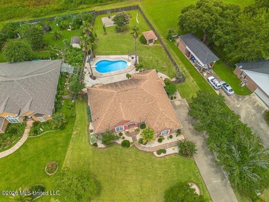 Beautiful home in the desirable Riverwalk Subdivision featuring - photo 1
