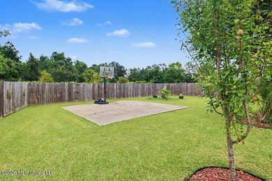 Beautiful home in the desirable Riverwalk Subdivision featuring - photo 5