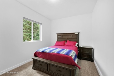 Your Priest Lake getaway awaits! Built just six years ago, this - photo 22