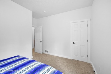 Your Priest Lake getaway awaits! Built just six years ago, this - photo 23