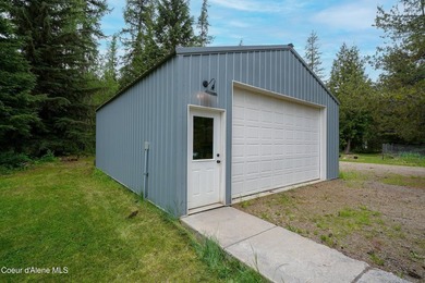 Your Priest Lake getaway awaits! Built just six years ago, this - photo 25