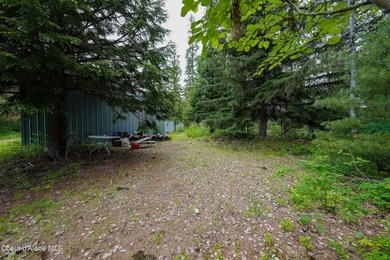 Your Priest Lake getaway awaits! Built just six years ago, this - photo 31