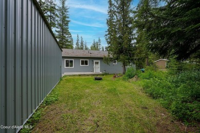 Your Priest Lake getaway awaits! Built just six years ago, this - photo 32