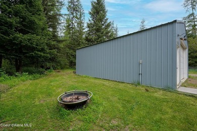Your Priest Lake getaway awaits! Built just six years ago, this - photo 33