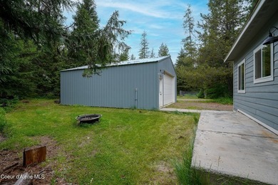 Your Priest Lake getaway awaits! Built just six years ago, this - photo 36