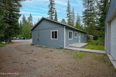 Your Priest Lake getaway awaits! Built just six years ago, this - photo 37