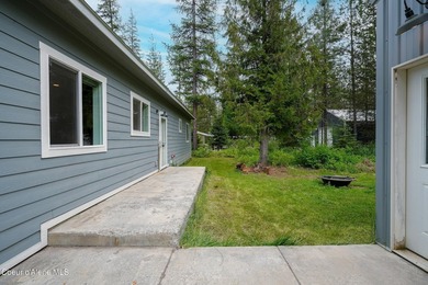 Your Priest Lake getaway awaits! Built just six years ago, this - photo 38
