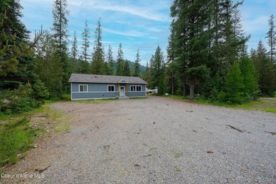 Your Priest Lake getaway awaits! Built just six years ago, this - photo 39
