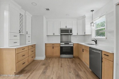 Two Primary Suites! Fully Renovated... loooks and feels - photo 3