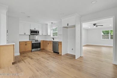 Two Primary Suites! Fully Renovated... loooks and feels - photo 4