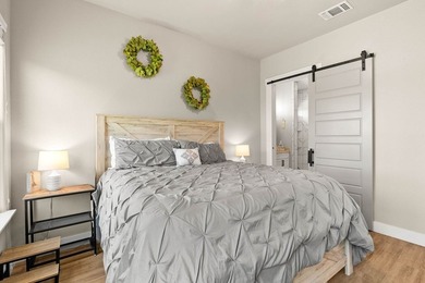 Welcome to 360 Club Oak Lane in the thriving community of - photo 15