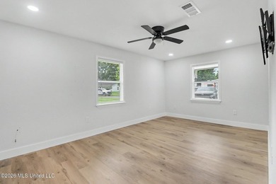 Two Primary Suites! Fully Renovated... loooks and feels - photo 9