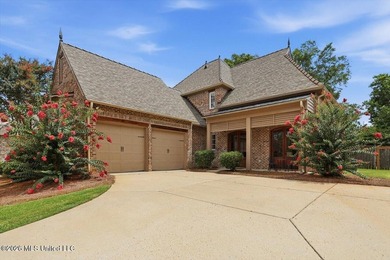 Welcome to this beautiful French Acadian home in the prestigious - photo 1