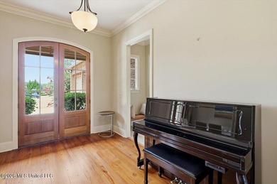 Welcome to this beautiful French Acadian home in the prestigious - photo 2