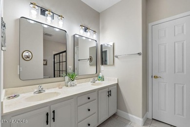 Updated condo in the exclusive gated community of Rarity - photo 33