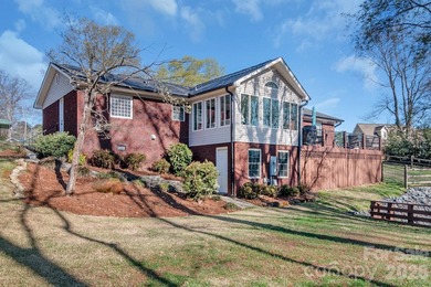 Lake Tillery Home For Sale in Norwood North Carolina