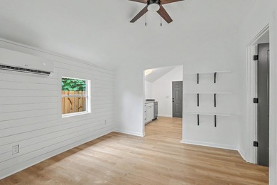 Fully renovated Charleston Cottage. Close to everything in - photo 13