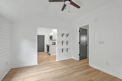 Fully renovated Charleston Cottage. Close to everything in - photo 14