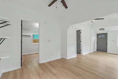 Fully renovated Charleston Cottage. Close to everything in - photo 15