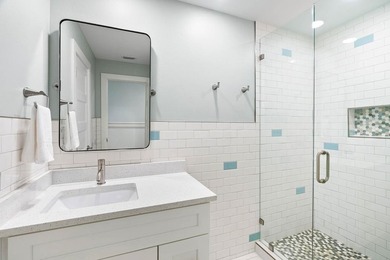 Welcome to LITTLE BAY LANDING, a beautifully renovated 24-unit - photo 16