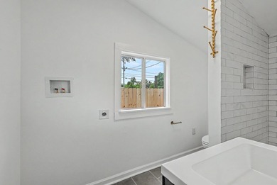 Fully renovated Charleston Cottage. Close to everything in - photo 19