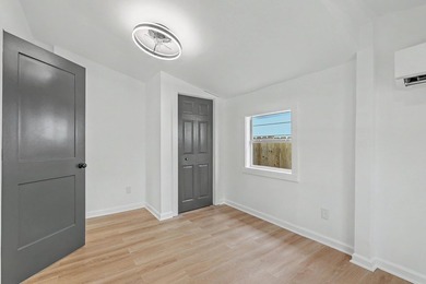 Fully renovated Charleston Cottage. Close to everything in - photo 21