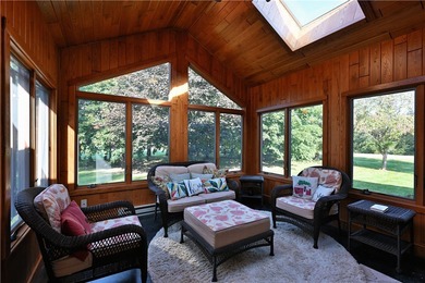 High quality craftmanship and custom design highlight this - photo 22