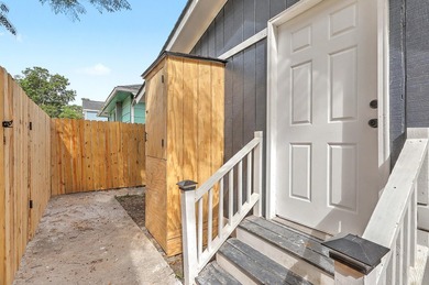 Fully renovated Charleston Cottage. Close to everything in - photo 23