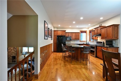High quality craftmanship and custom design highlight this - photo 35