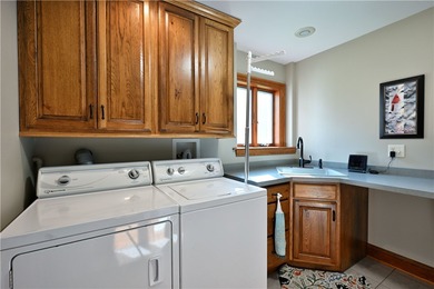 High quality craftmanship and custom design highlight this - photo 45