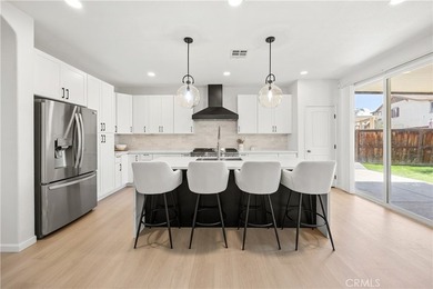 Welcome to the highly sought-after Menifee Lakes community in - photo 6